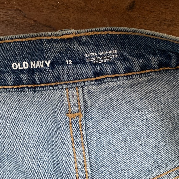 Old Navy extra high waisted jeans - Picture 2 of 2